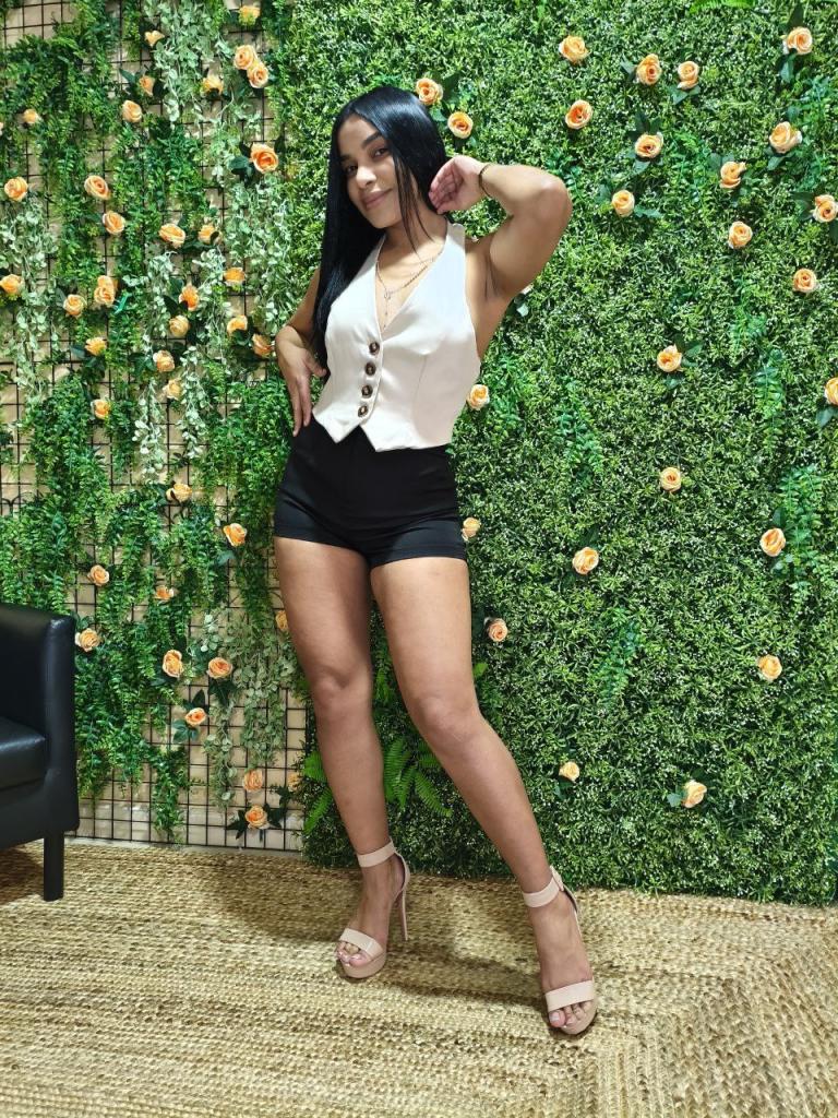 664874220: Chica busca chico en Madrid