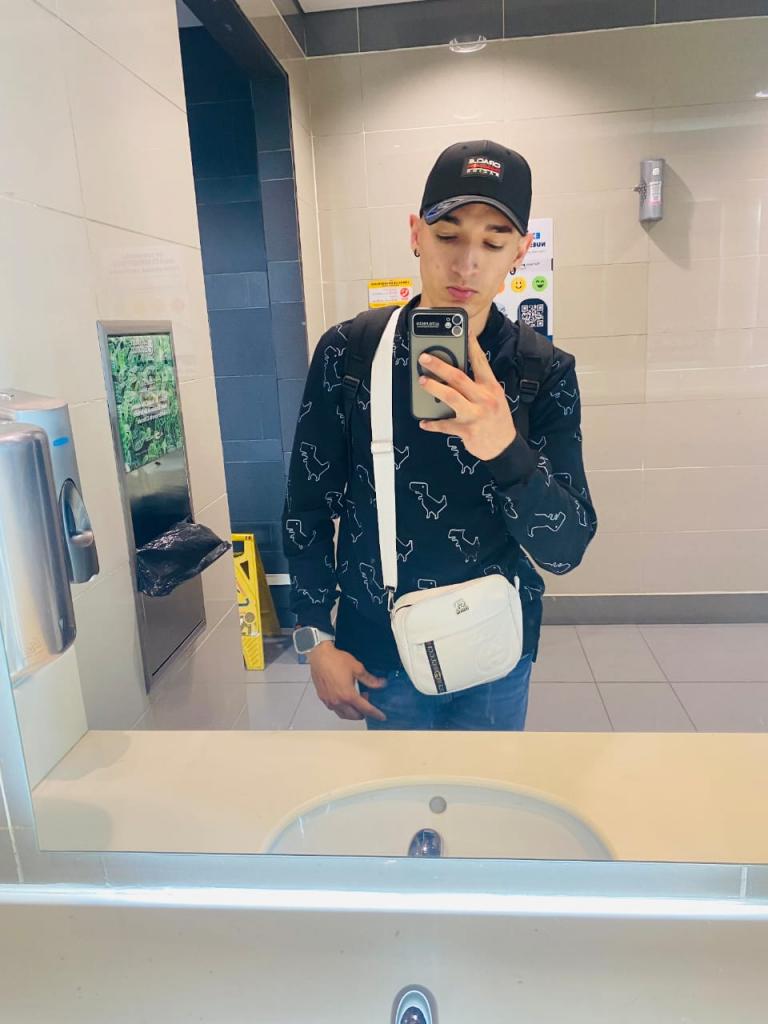 Chico busca chica en Cádiz: 