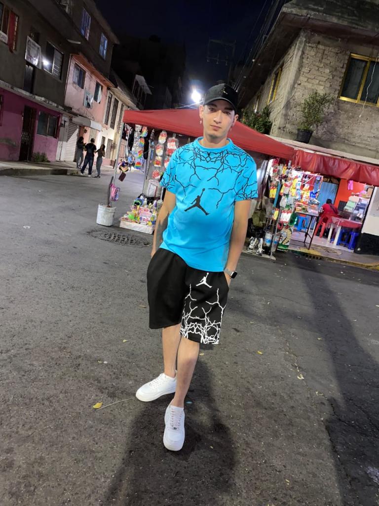 667795050: Chico busca chica en Cádiz