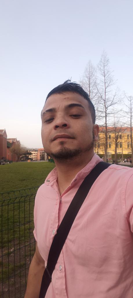 Chico busca chica en Sevilla: 