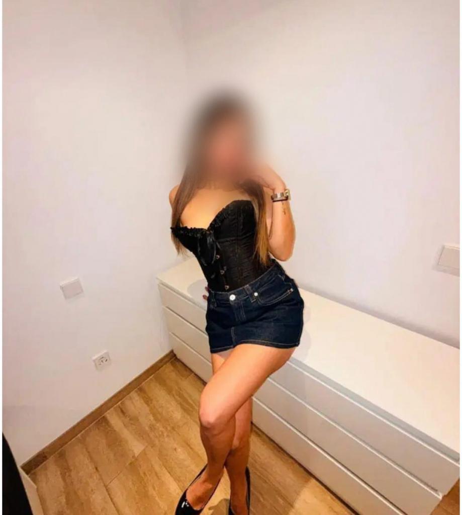 643863254: Chica busca chico en Cantabria