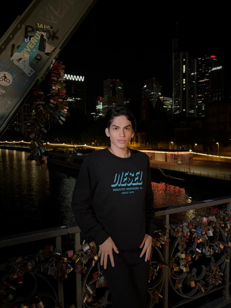 607157425: Chico busca chica en Asturias