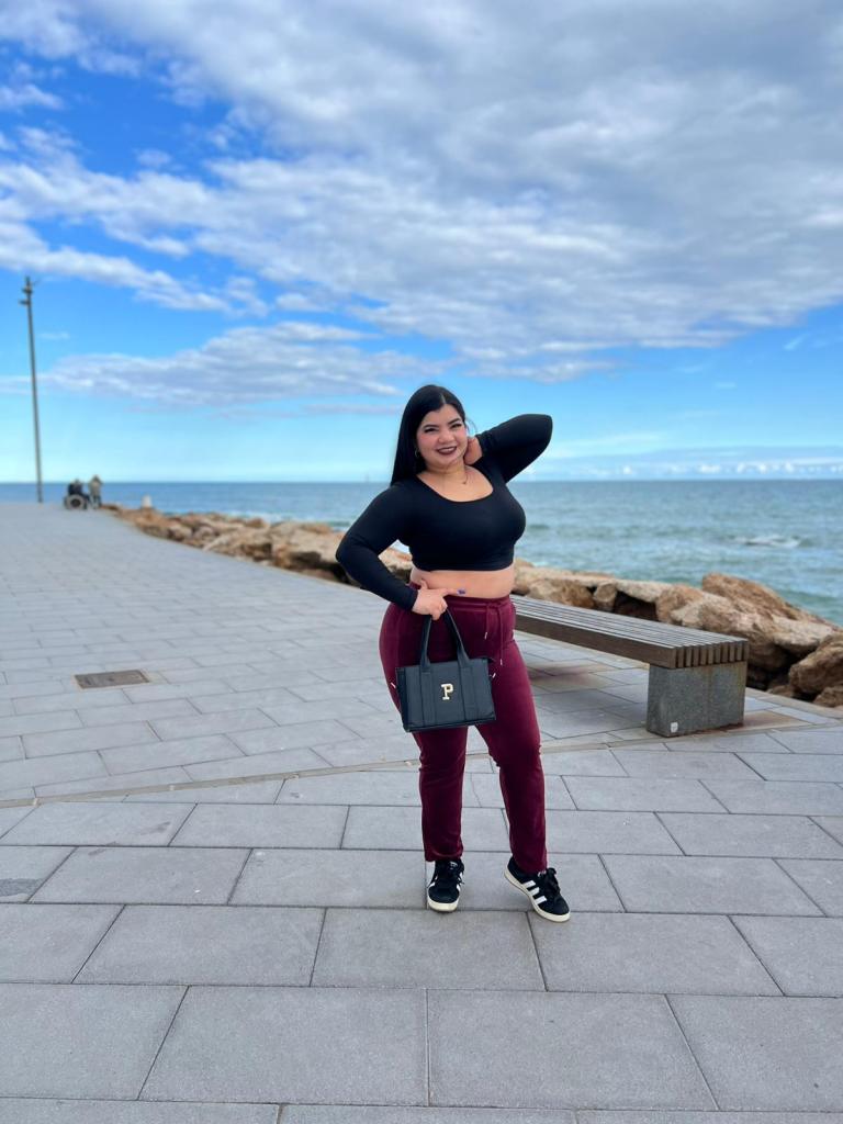 672007078: Chica busca chico en Barcelona