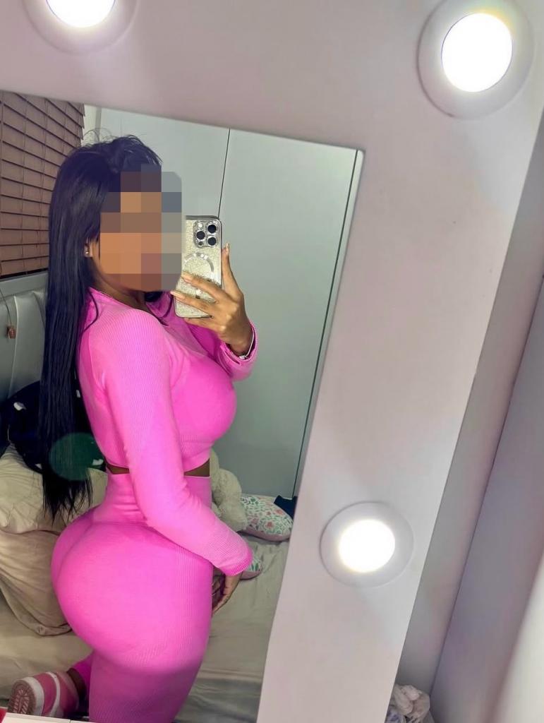 638473102: Chica busca chico en Barcelona