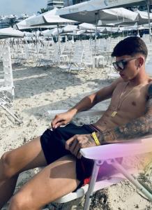 689938333: Chico busca chica en La Coruña