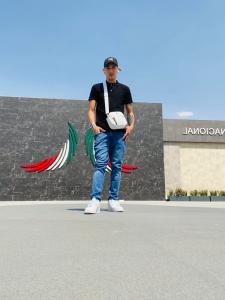 667795050: Chico busca chica en Cádiz