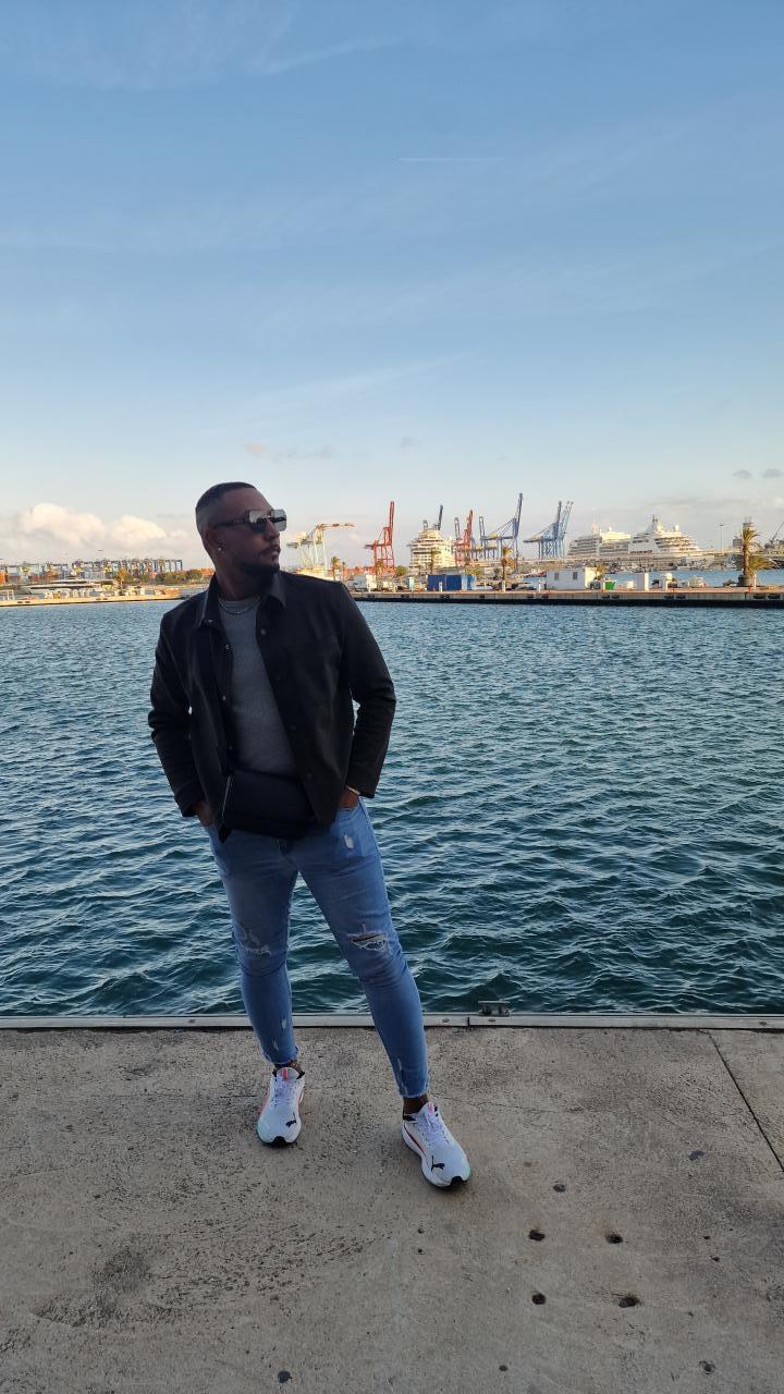 611398182: Chico busca chica en Valencia