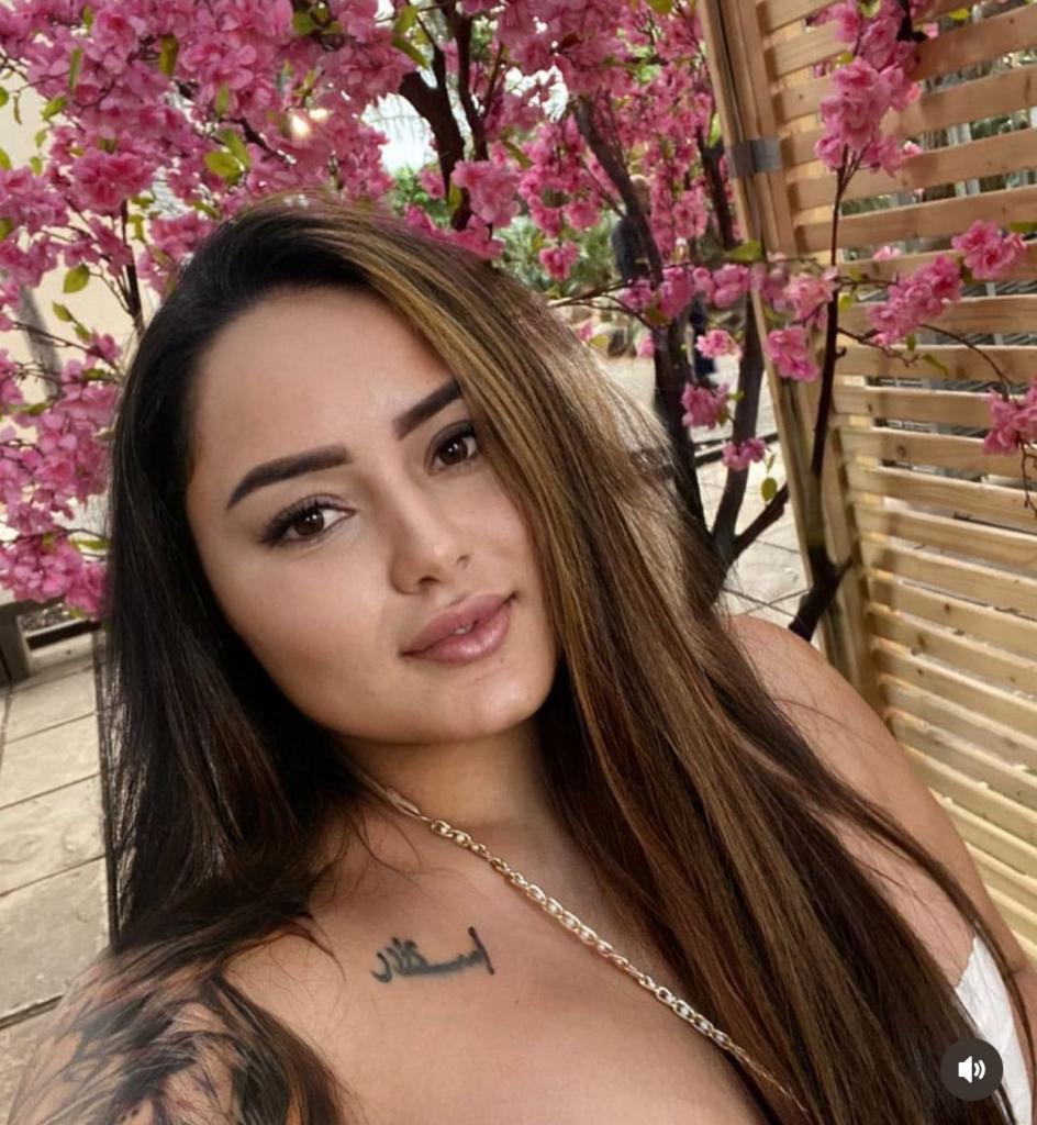 647163074: Chica busca chico en Málaga