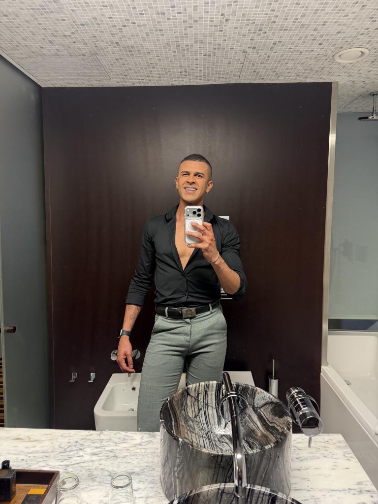 694213895: Chico busca chica en Pontevedra