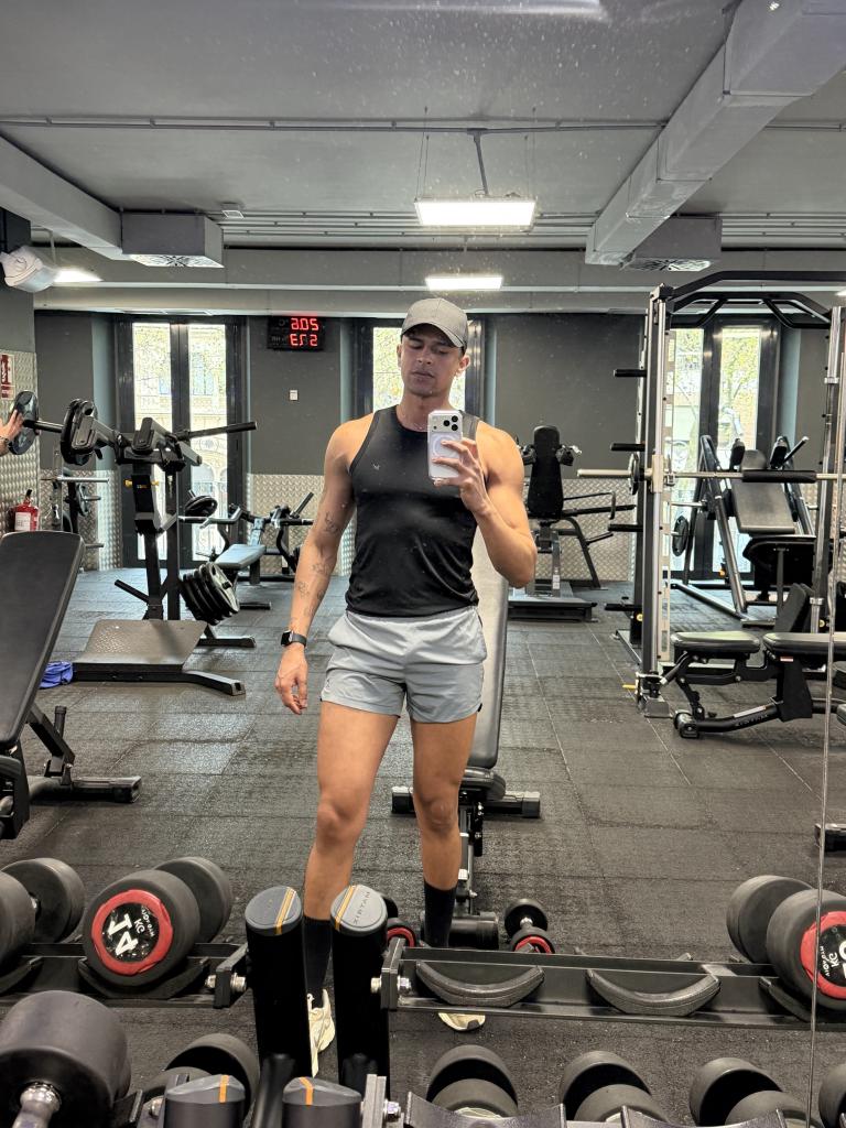 694213895: Chico busca chica en Pontevedra