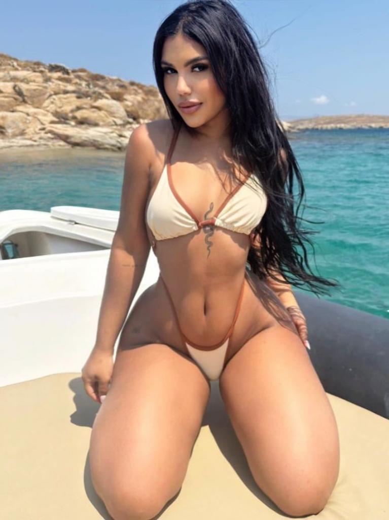 631700802: Chica busca chico en Ibiza