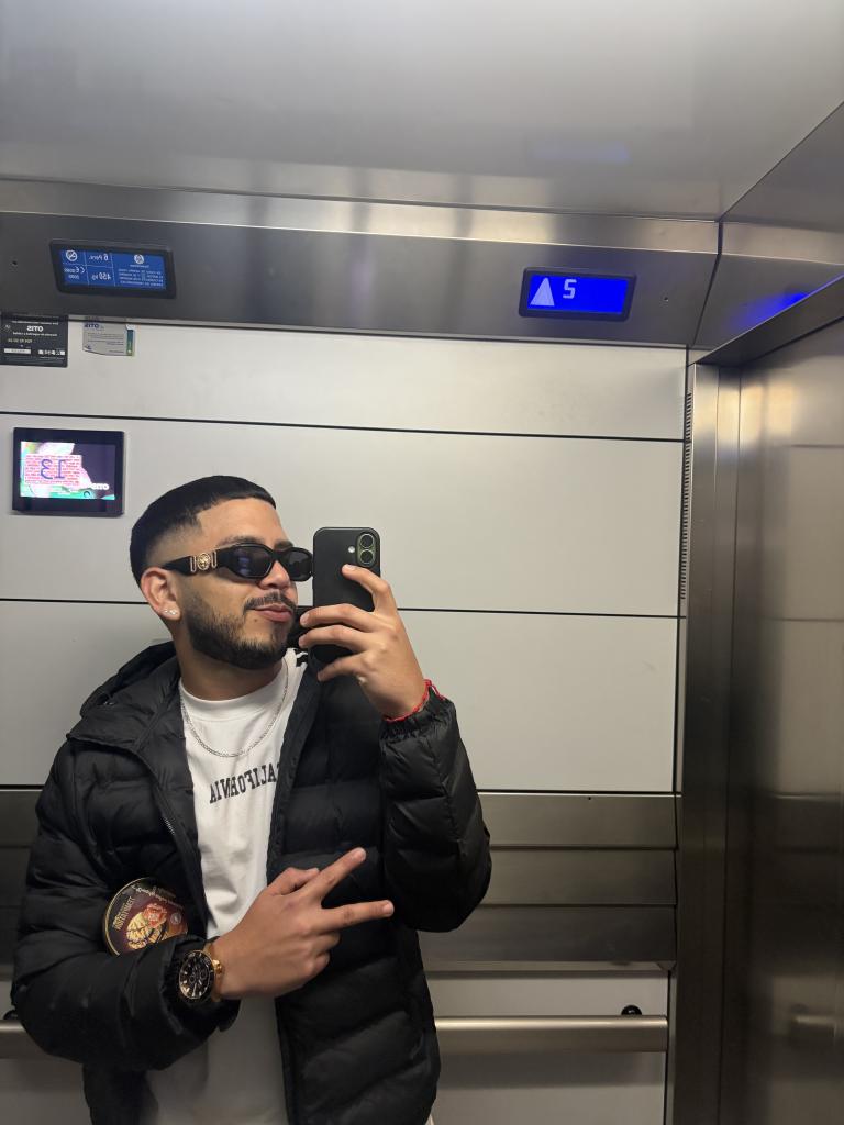 627195060: Chico busca chica en Las Palmas