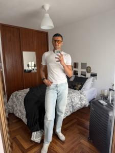 694213895: Chico busca chica en Pontevedra