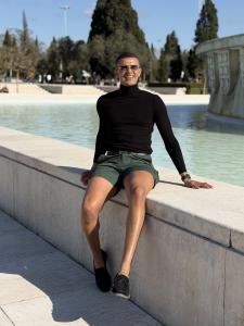 694213895: Chico busca chica en Pontevedra