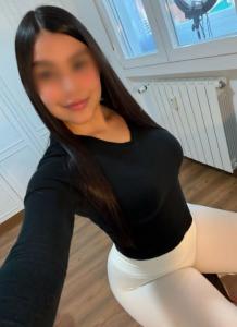 684708461: Chica busca chico en Madrid