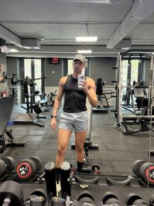 694213895: Chico busca chica en Pontevedra