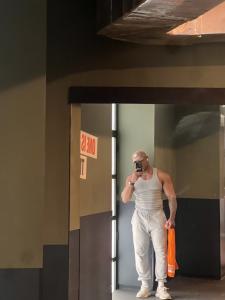 667589328: Chico busca chica en Sevilla