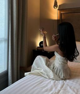 692584296: Chica busca chico en Madrid