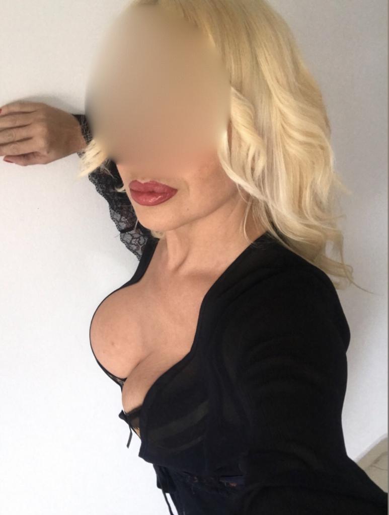 Chica busca chico en Almería: 