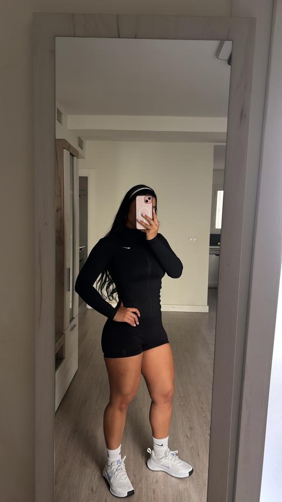 614879347: Chica busca chico en Barcelona