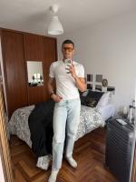 694213895: Chico busca chica en Pontevedra