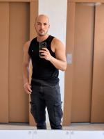 663134111: Chico busca chica en Valencia