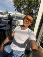 694213895: Chico busca chica en Pontevedra