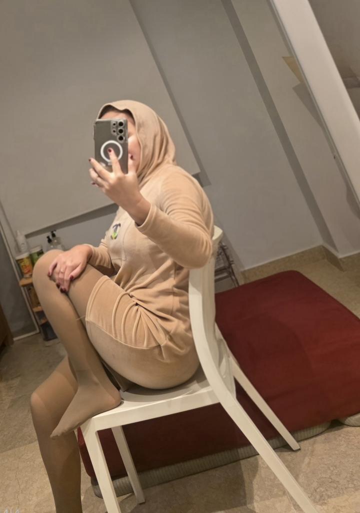 681814510: Chica busca chico en Sevilla