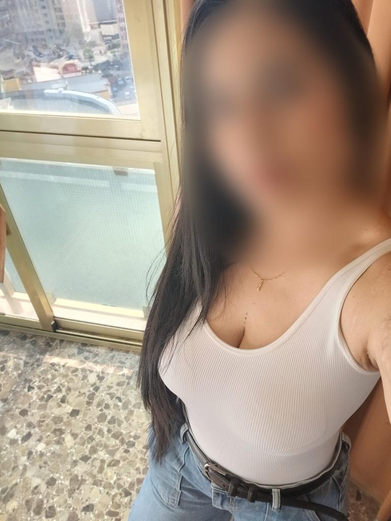 Chica busca chico en Alicante: Chica busca chico