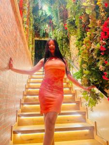 664427561: Chica busca chico en Barcelona