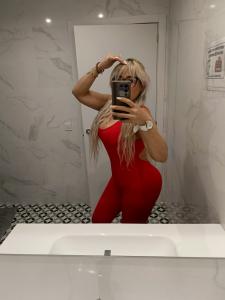 632896478: Chica busca chico en Barcelona