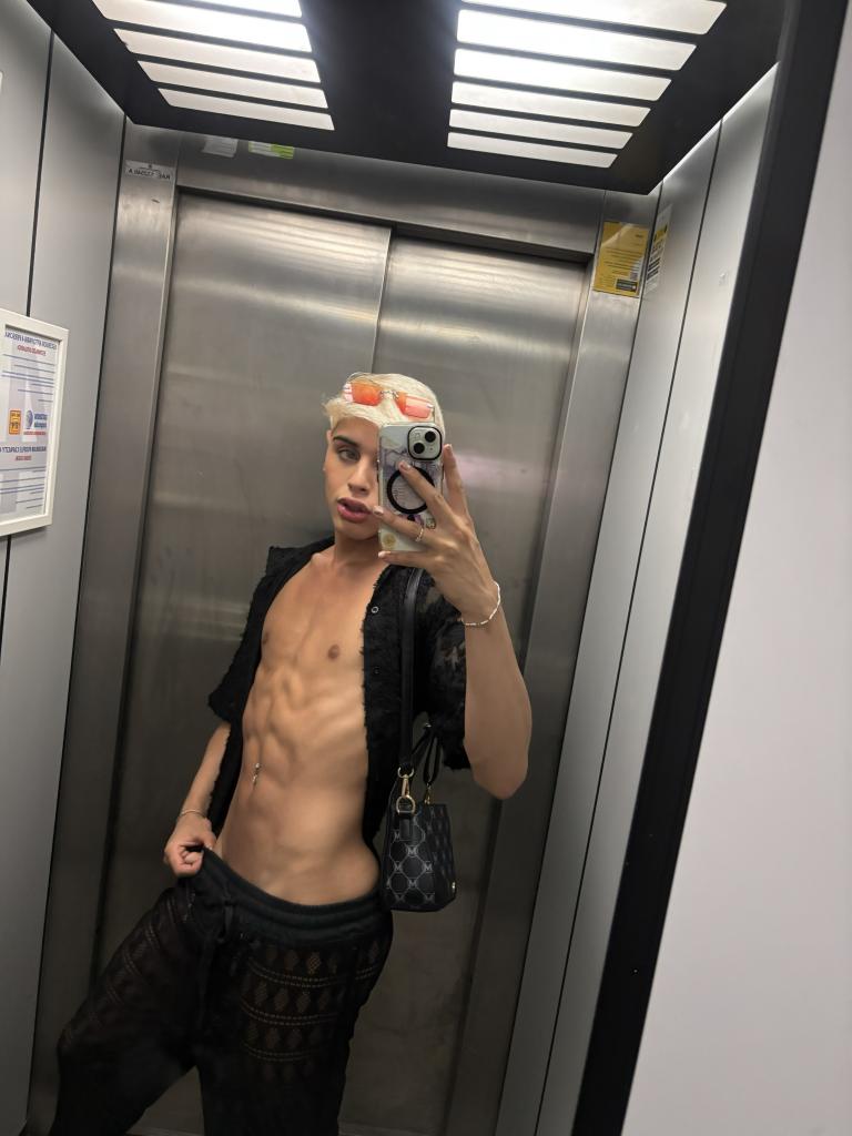 610845295: Chico busca chica en Málaga