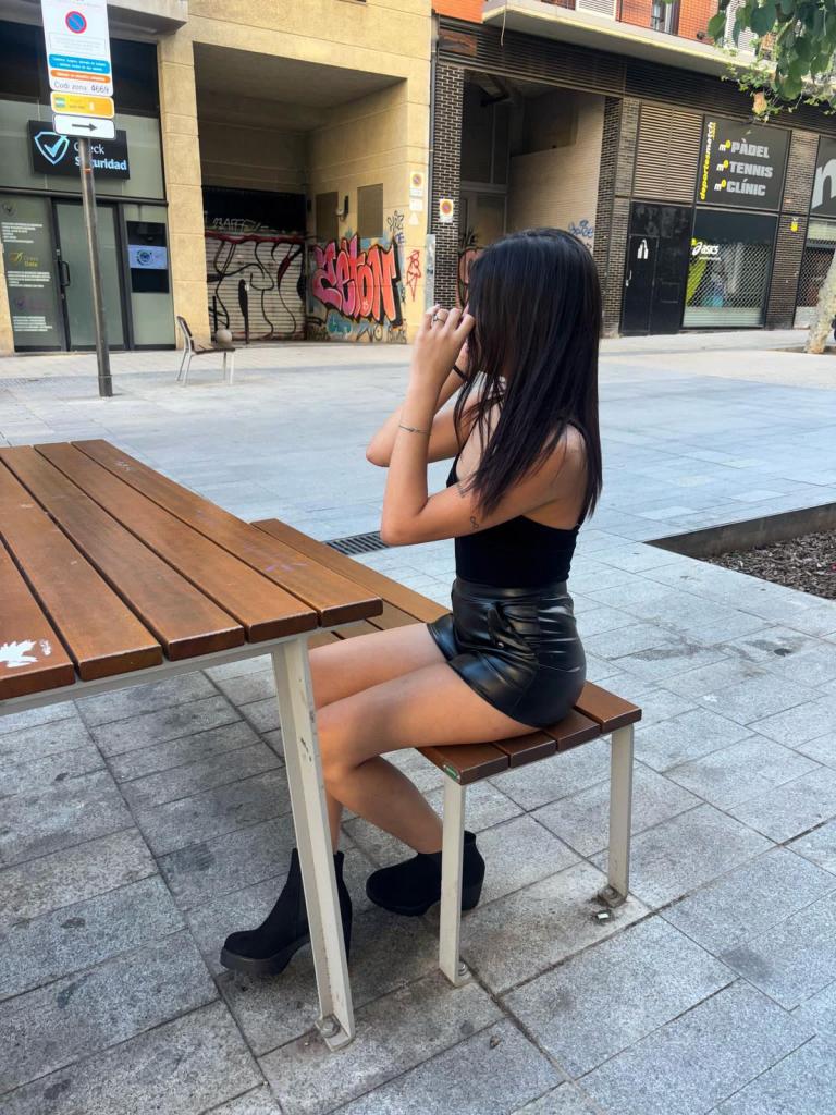 660343877: Chica busca chico en Barcelona