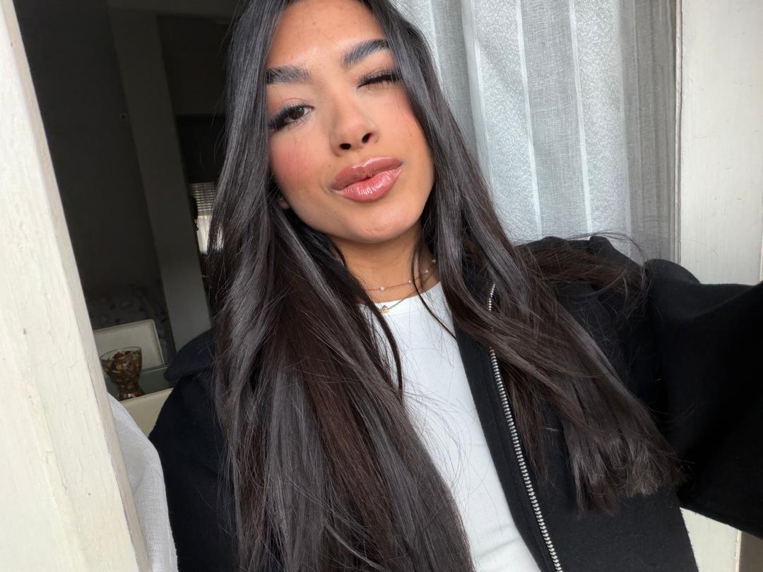 660343877: Chica busca chico en Barcelona