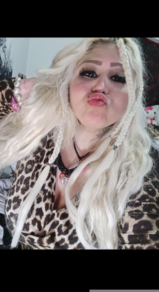652316487: Chica busca chico en Cantabria