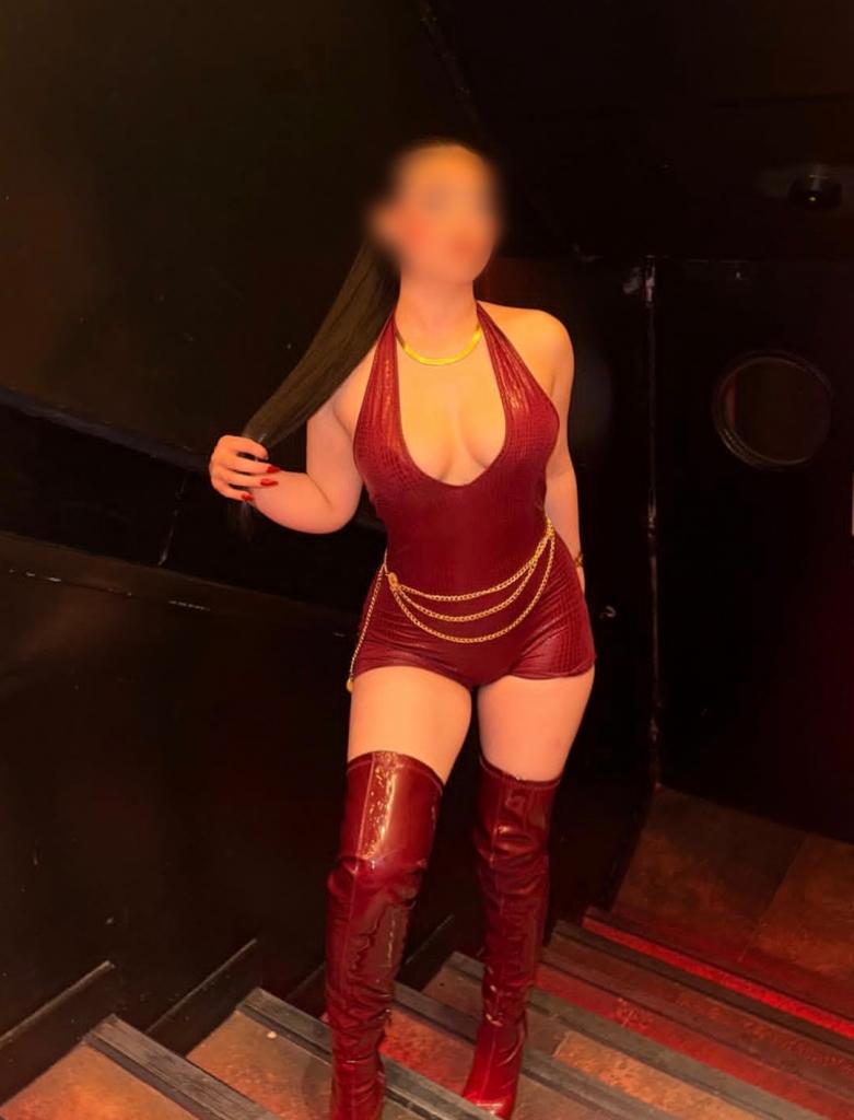 663251280: Chica busca chico en Tarragona