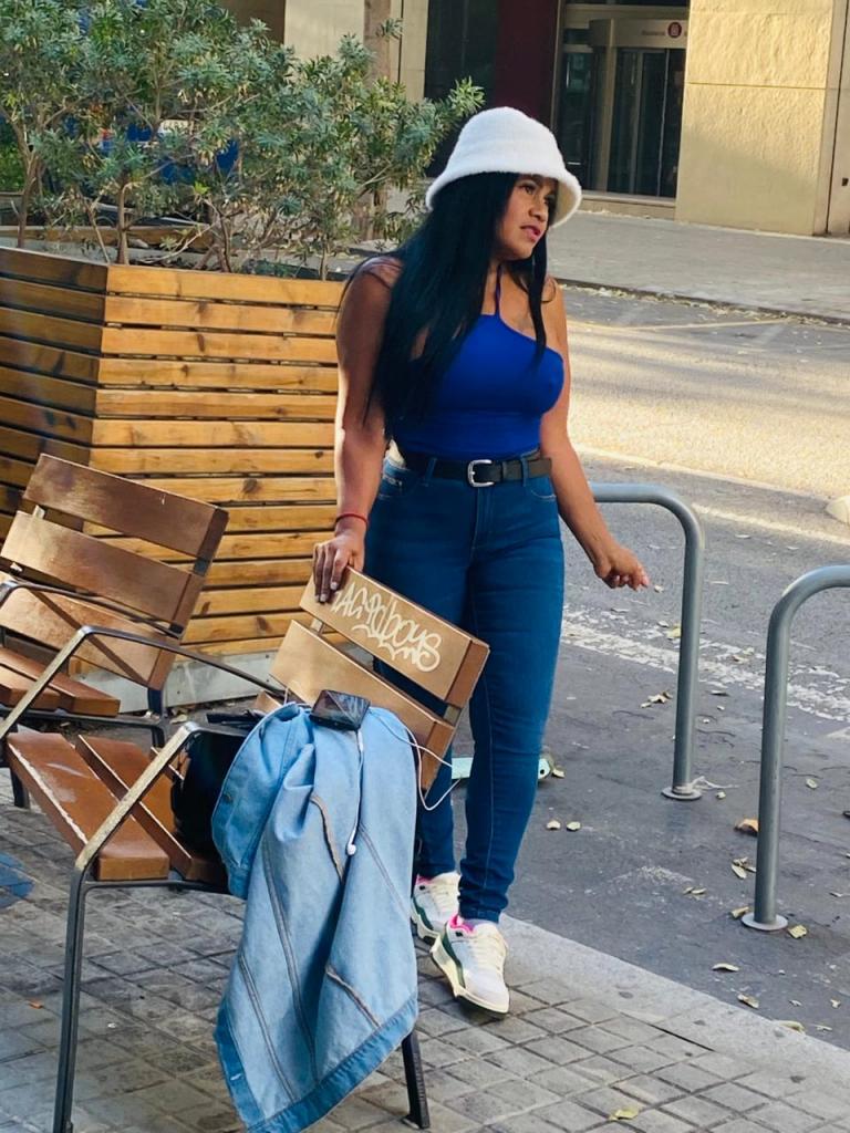 693023163: Chica busca chico en Gerona