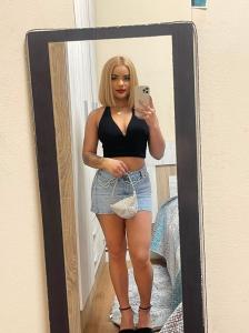 743015839: Chica busca chico en León