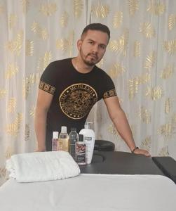 604461063: Chico busca chica en Barcelona