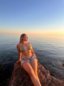 697624169: Chica busca chico en Málaga