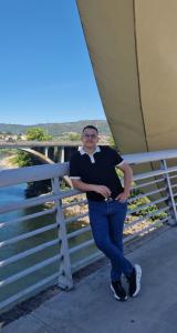 642898142: Chico busca chica en Lugo