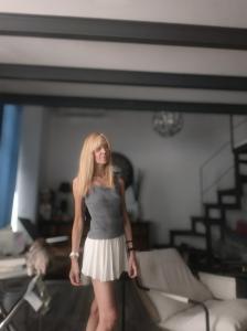 665934141: Chica busca chico en Sevilla