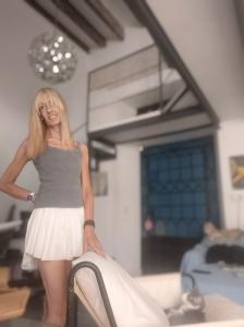 665934141: Chica busca chico en Sevilla