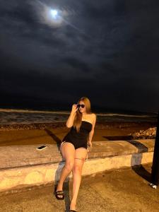 677831062: Chica busca chico en Barcelona