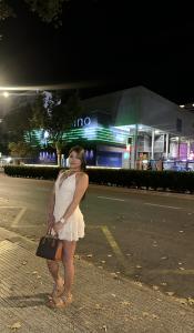 613793336: Chica busca chico en Barcelona