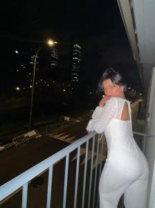 604281887: Chica busca chico en Barcelona