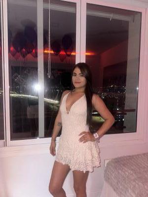 613793336: Chica busca chico en Barcelona