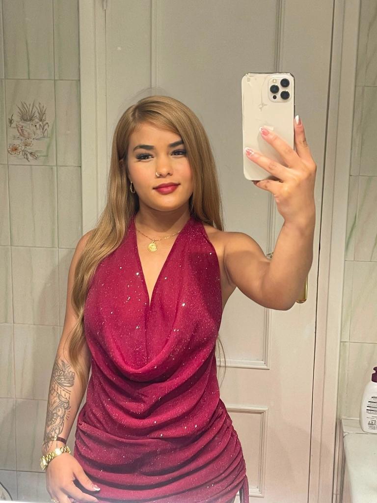 743015839: Chica busca chico en León