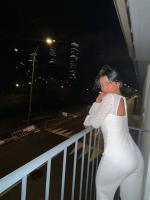 604281887: Chica busca chico en Barcelona