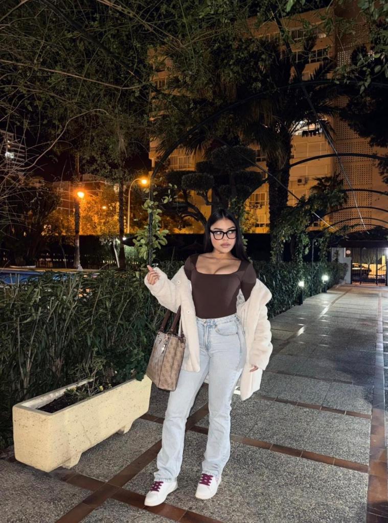 Chica busca chico en Almería: 